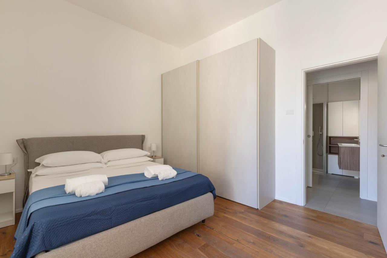 Mc House Como Con Posto Auto Exterior photo